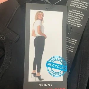 Celebrity Pink Jeans Celebrity Pink Skinny Curvy Midrise The